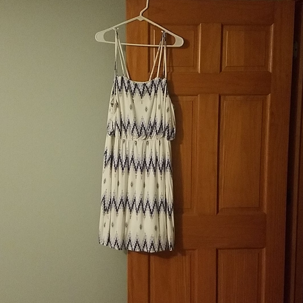 Dress - Picture 3 of 4